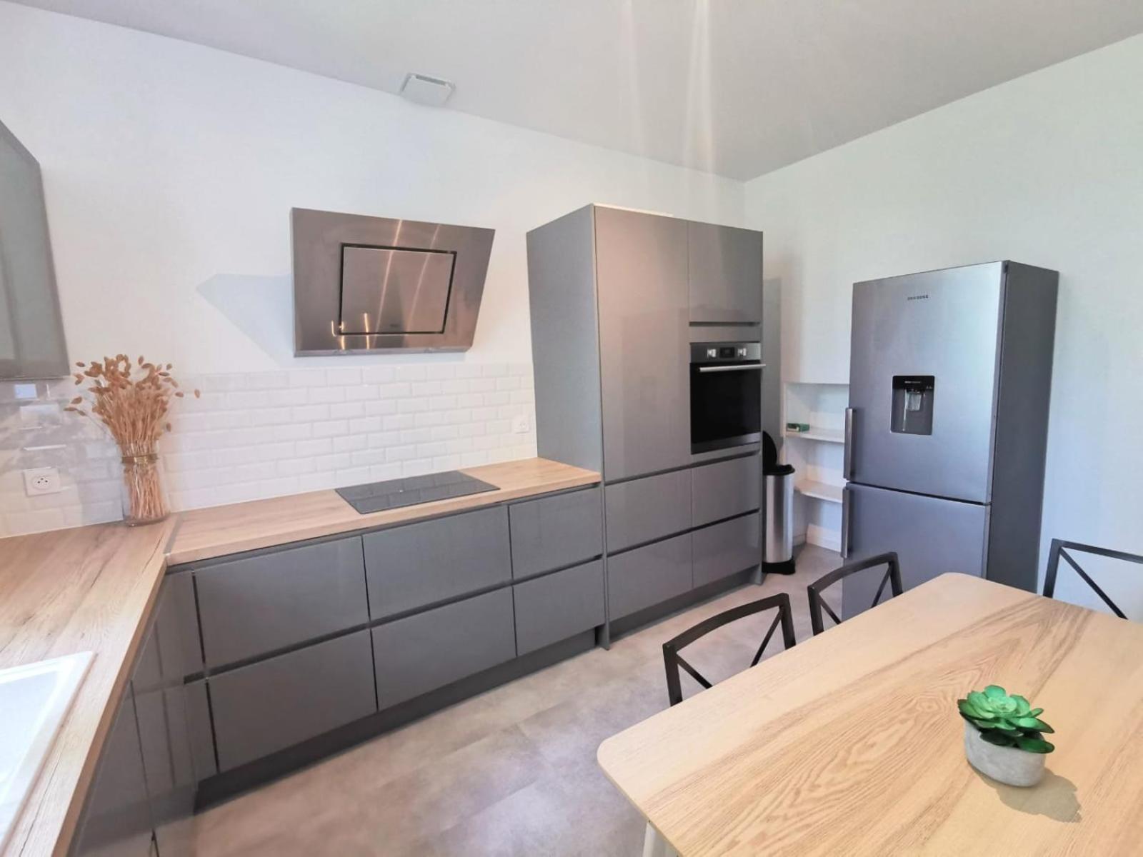 Nouveau - Au Bout Du Quai Apartment